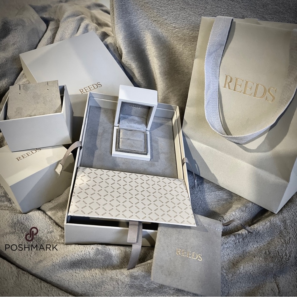 Reed Jewelry luxury gift box set (creamy grey)